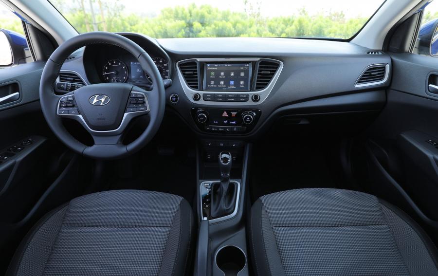 Торпедо Hyundai Accent 2017 года  (NA) (фото 43 из 63)